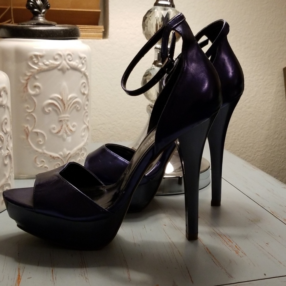 Metallic Blue Heels!